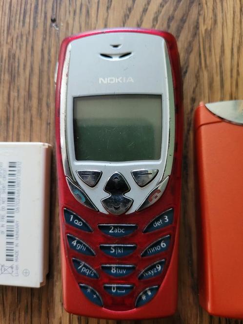 Nokia 8310 zonder opladder.