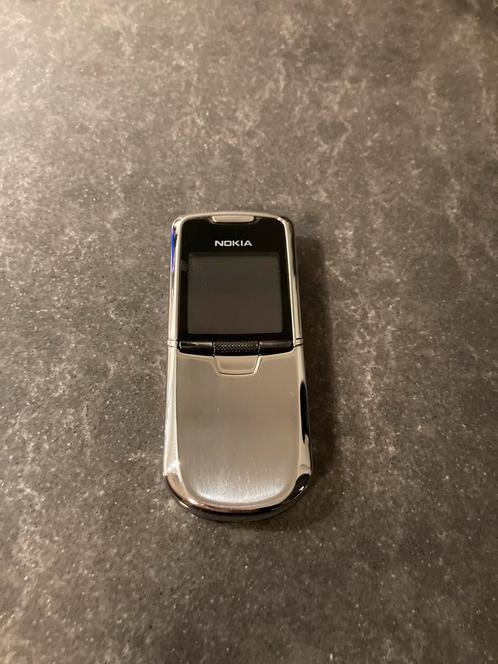 Nokia 8800 met bureaulader in nette staat.