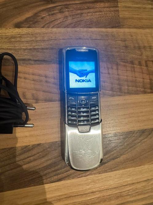 Nokia 8800. Zeer uniek toestel, goed werkend en netjes.