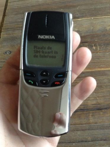 Nokia 8810 werkt goed en ziet goed uit