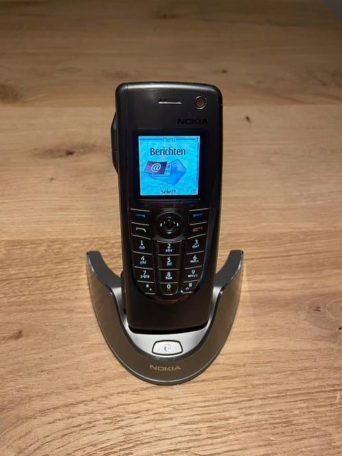 Nokia 9300i communicator met bureaulader