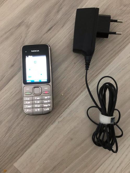 Nokia C2 simvrij. Hij werkt helemaal prima en doet het goed.