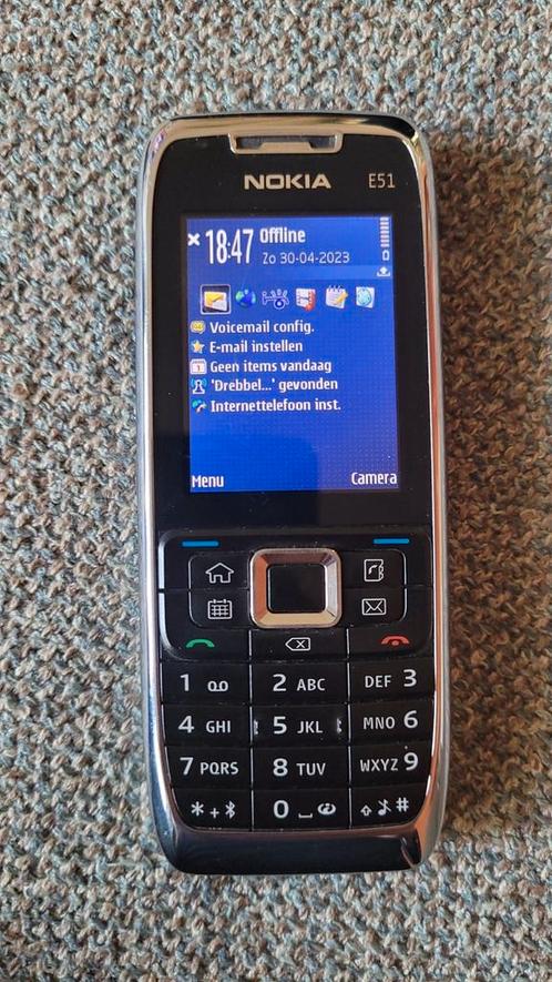 Nokia E51 met lader.