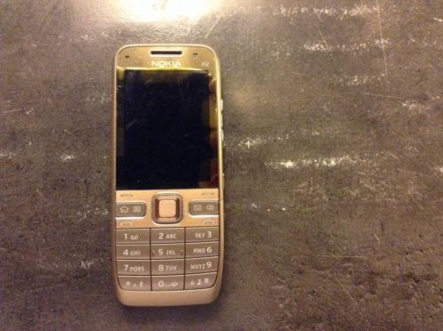 Nokia E52 (defect, laad niet op)
