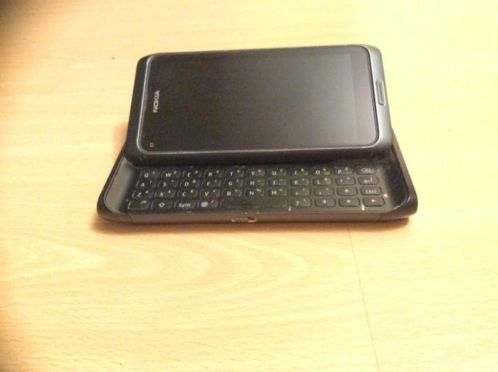 Nokia e7 met uitklapbaar toetsenbord
