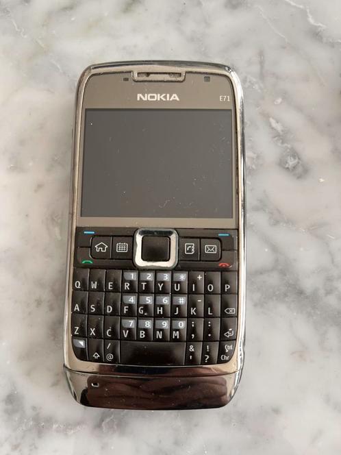 Nokia E71 met USB oplader 20