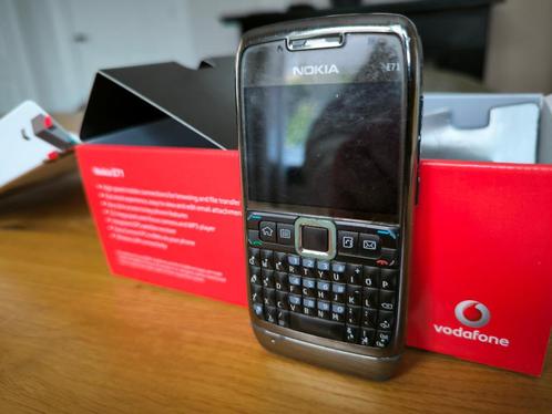 Nokia E71 telefoon met fysiek toestenbord - in doos