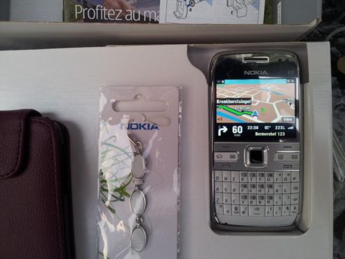 Nokia E72, 5MP, WIFI, Navigatie 50 Landen, mp4, mp3, etc.