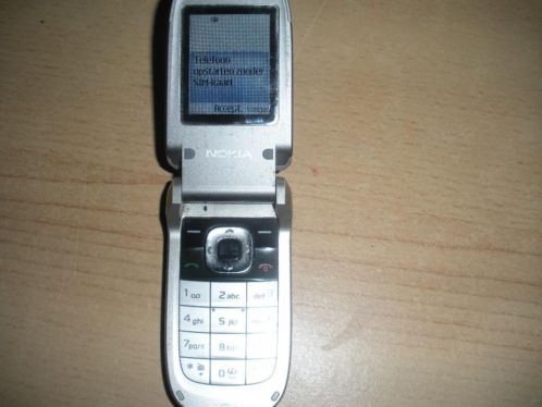 Nokia klaptelefoon,100 goed