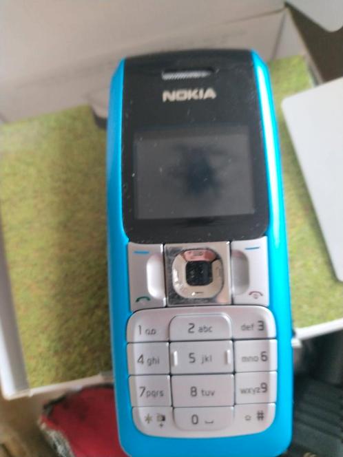 Nokia, kleine telefoon. Type 2310, kleur blauw.
