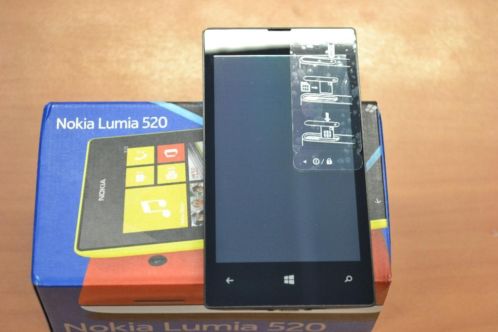 Nokia Lumia 520 zo goed als nieuw in doos met hoesjes