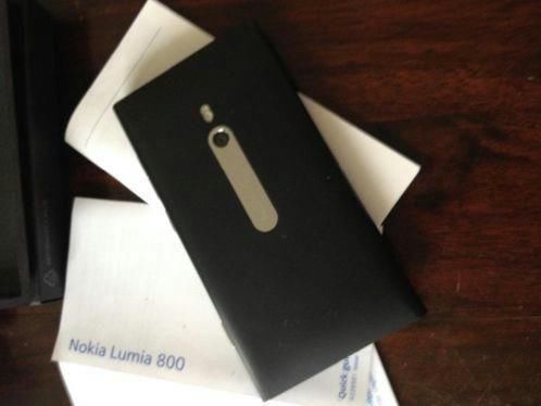 Nokia Lumia 800  16 GB geheugen - Hoesje - Doos - Oplader 
