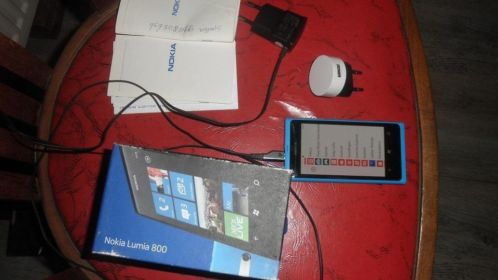 Nokia lumia 800 (blauw) met toebehoren