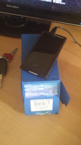 nokia lumia 800 incl lader en rekening ook nog