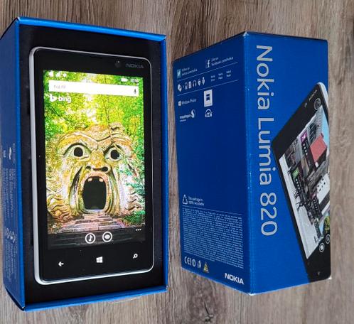 Nokia Lumia 820 met originele doos