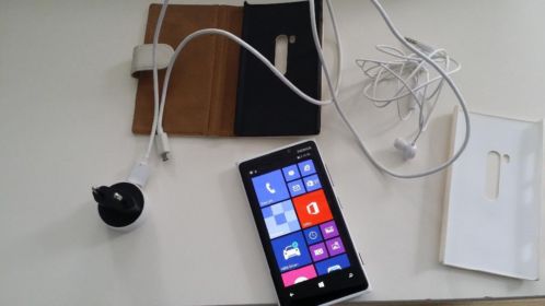 Nokia Lumia 920 met 2 hoesjes, oplader en koptelefoon