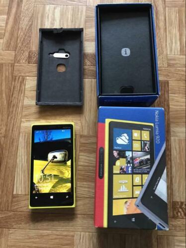 Nokia Lumia 920 met Carl Zeiss camera in doos zonder adapter