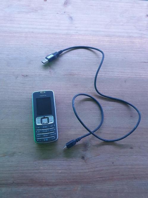 Nokia  met voedings kabel erbij prima voor bellen