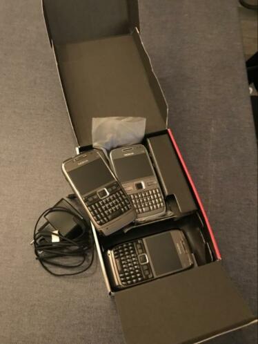 Nokia telefoons 2xE71 en 1xE72