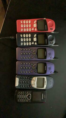 Nokias 5 stuks en Samsung telefoontje. Met oplader.