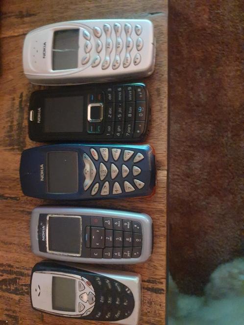 Nokiax27s zonder oplader. en verschillende  telefoons