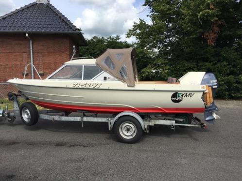 Noors kajuitbootje plus trailer en 40pk yamaha