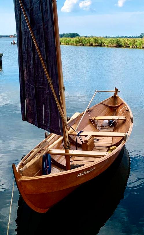 Noorse houten zeil- en roeiboot