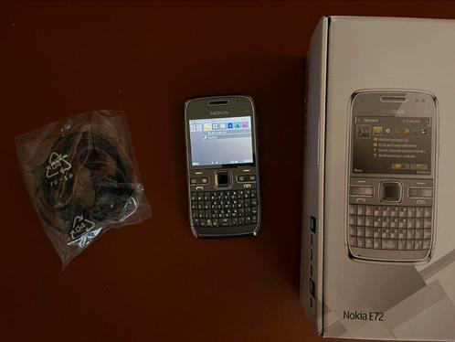 Nostalgische Nokia E72 smartphone in originele doos