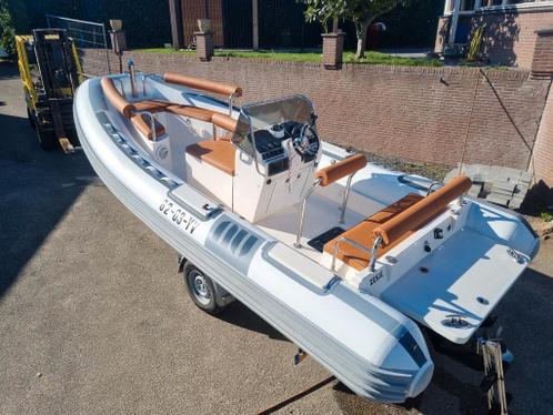 Novurania launch 600 inboard diesel