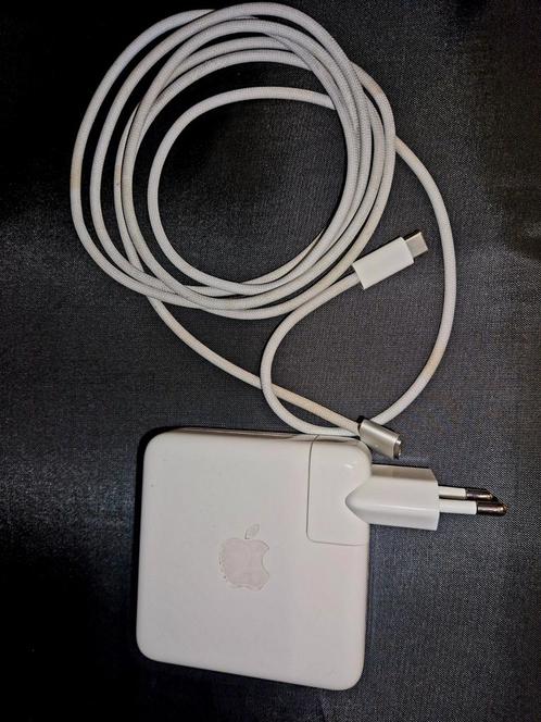 Officile Apple Macbook ProAir 67 Watt oplader  Kabel Wit