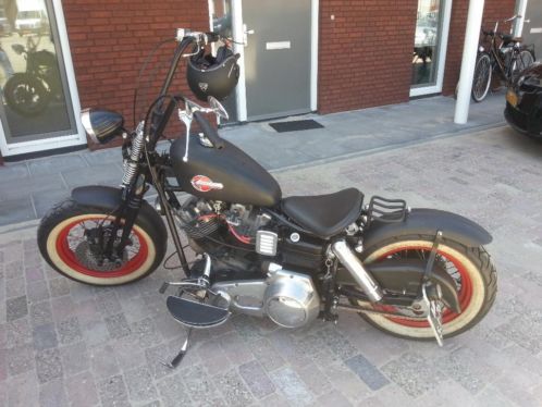 Old School 1200 CC shovelhead bobber met springer voorvork.