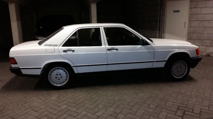 Oldtimer Mercedes 1984 Wit