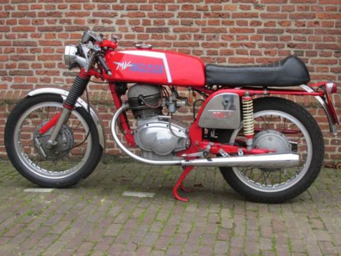 oldtimer motor mv agusta en moto guzzi