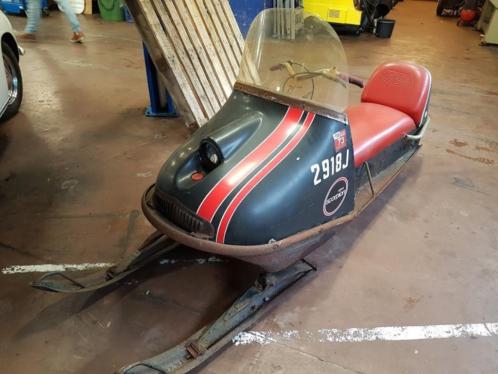 Oldtimer sneeuw scooter 300cc 2 -takt mancave 