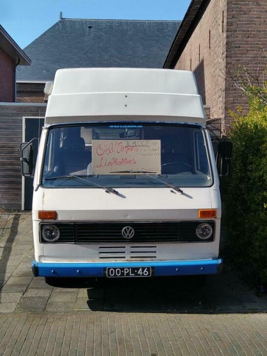 Oldtimer Volkswagen Camper bus-rijdend. Tabbert Imperator