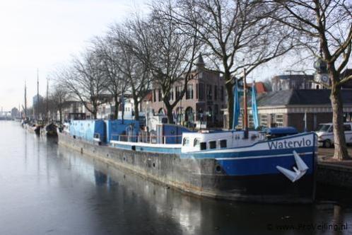 Omgebouwd binnenvaartschip tot educatievaartuig in veiling