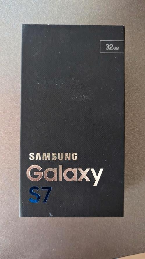 Onbeschadigde zwarte Samsung Galaxy S7 bumper, oplaadkabel.
