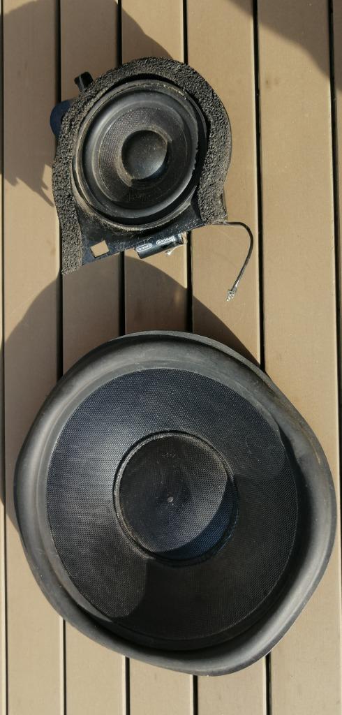 Onderdelen speakerset Volvo Premium Performance gele sticker