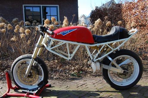 onderdelen van een Ducati 350ss  400ss project