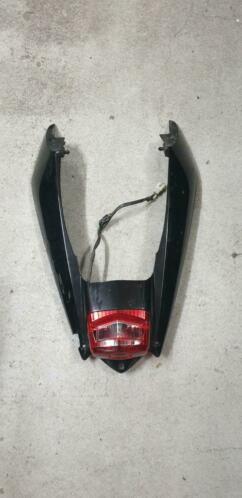 Onderkant kontje Honda CBF125 2013   achterlamp kontje