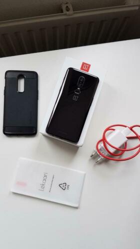 Oneplus 6 ALS NIEUW Spigen Case 2 Screenprotectors