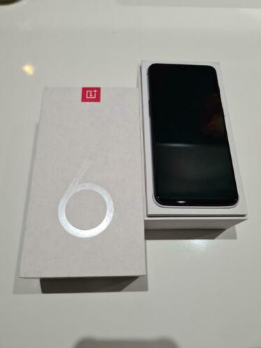 OnePlus 6T 8GB128GB Midnight Black met 2 hoesjes