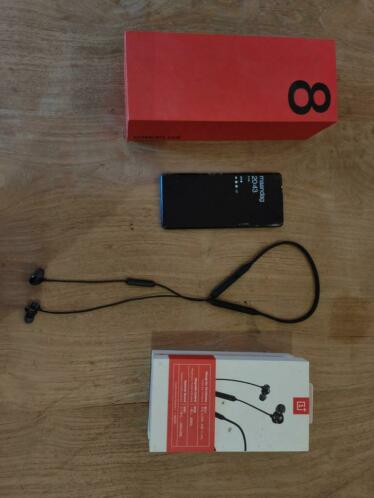 OnePlus 8 pro  draadloze oortjes 12 GB Ram 256 GB