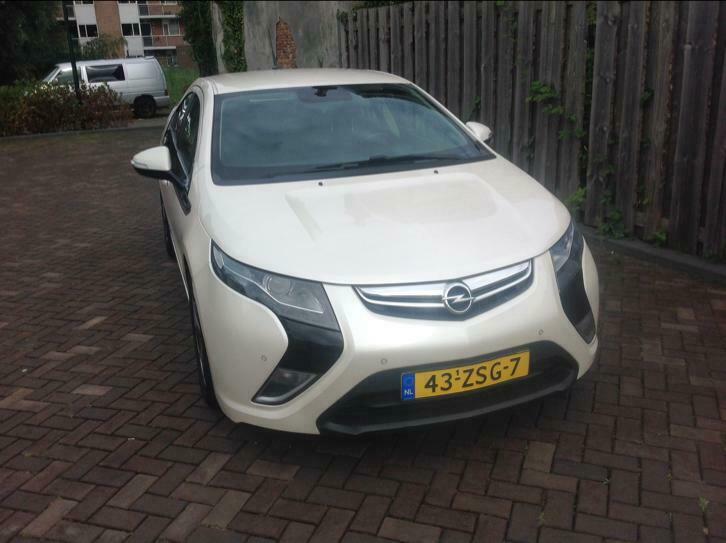 Opel Ampera E-rev 2013 Wit (elektrisch met extra opties)