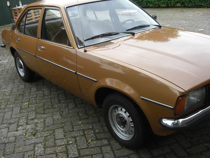 Opel Ascona B sedan - 1978