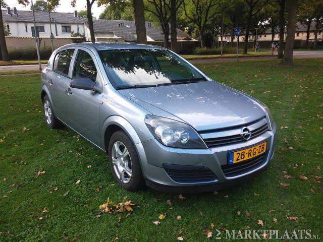 Opel Astra 1.4 Essentia..5DRS  bj 3-2005 nieuw model 