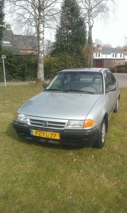 Opel Astra 1.4 I SDN E2 1993 Grijs