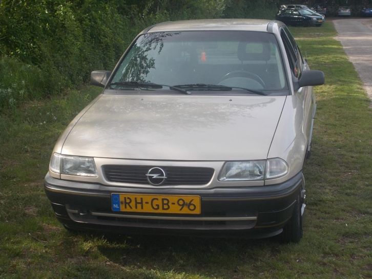 Opel Astra 1.4 I Tailgate 1997 Beige