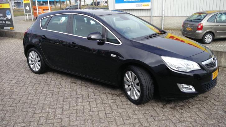 Opel Astra 1.4 Turbo 88KW 5D 2011 Zwart Cosmo