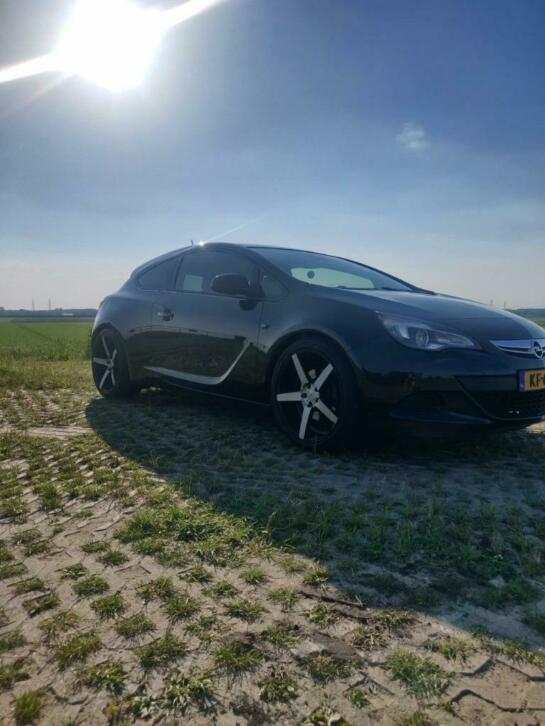 Opel Astra 1.4 Turbo 88KW GTC 2012 Zwart